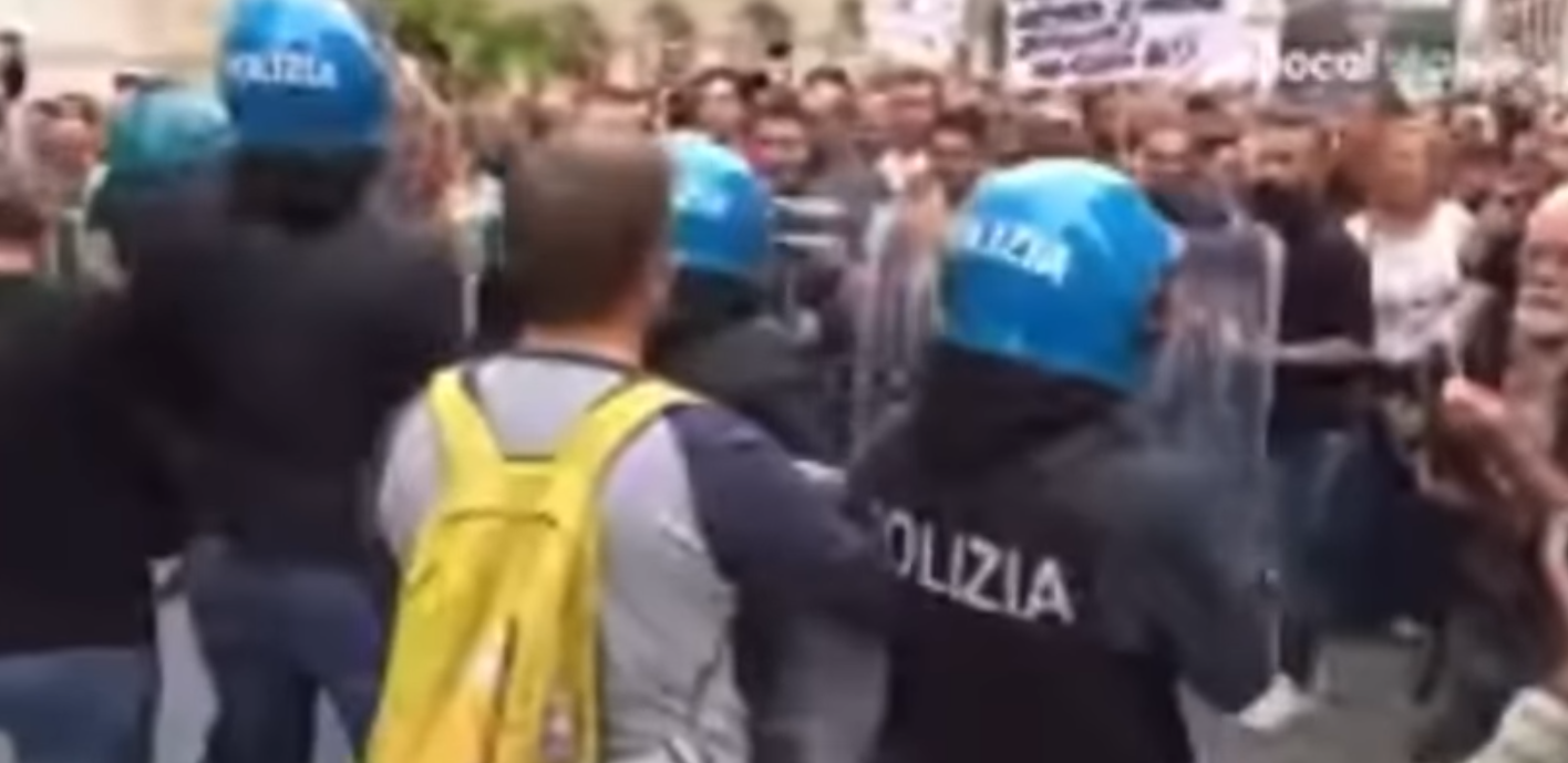 La folie des gens monte vraiment en Italie !!! Une vraie zone de guerre !